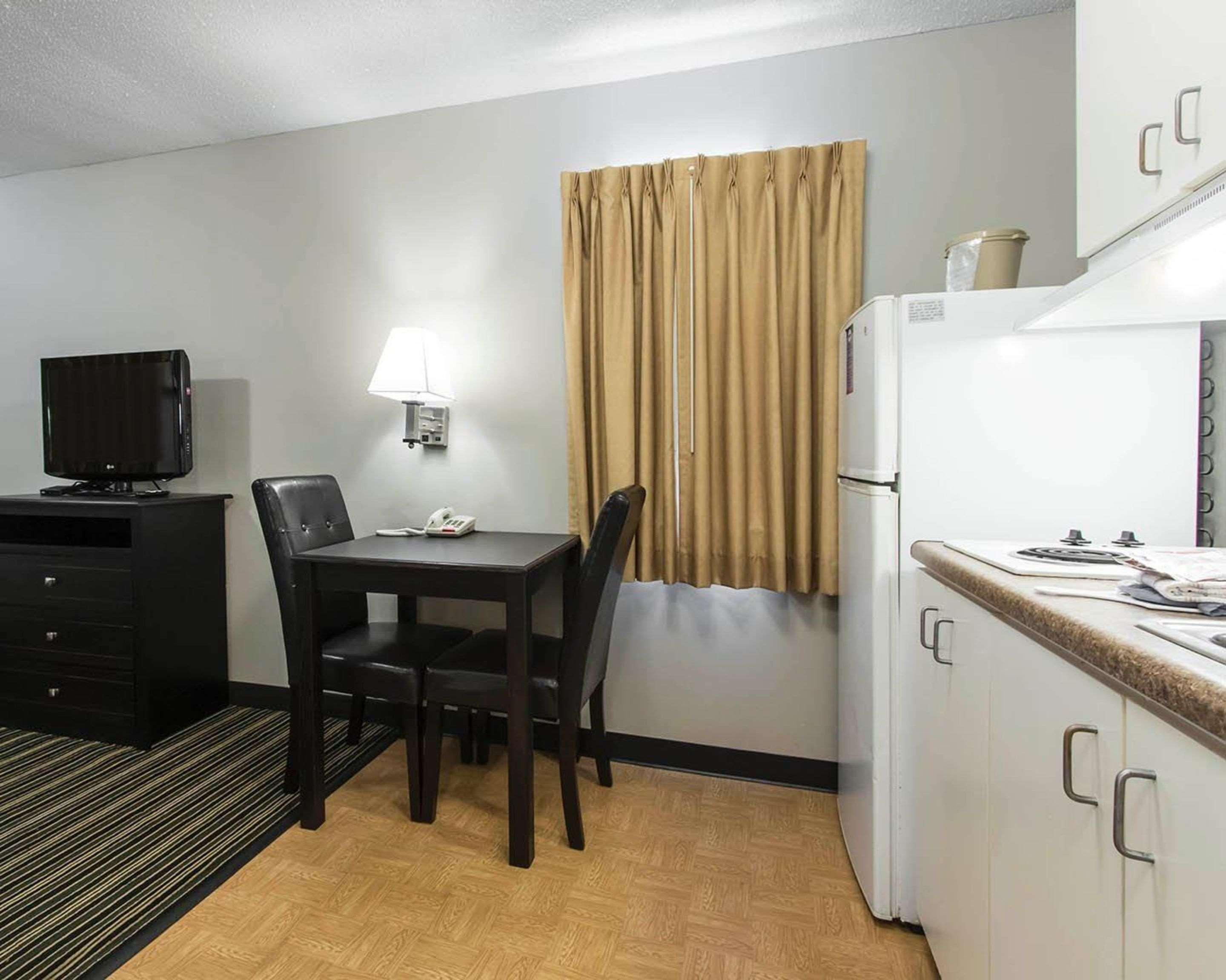 Suburban Extended Stay Hotel Naval Base Area Warrington Exteriör bild