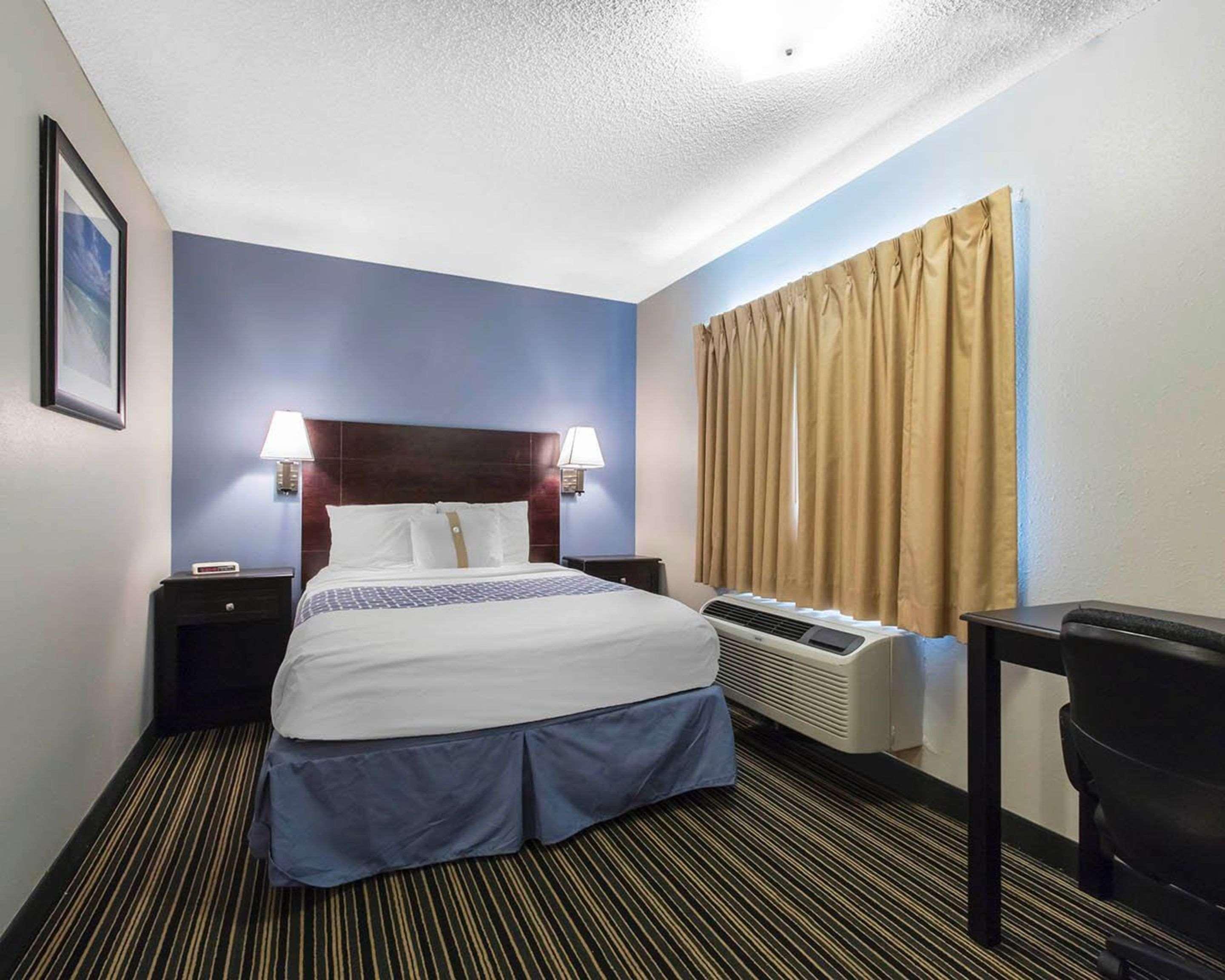 Suburban Extended Stay Hotel Naval Base Area Warrington Exteriör bild