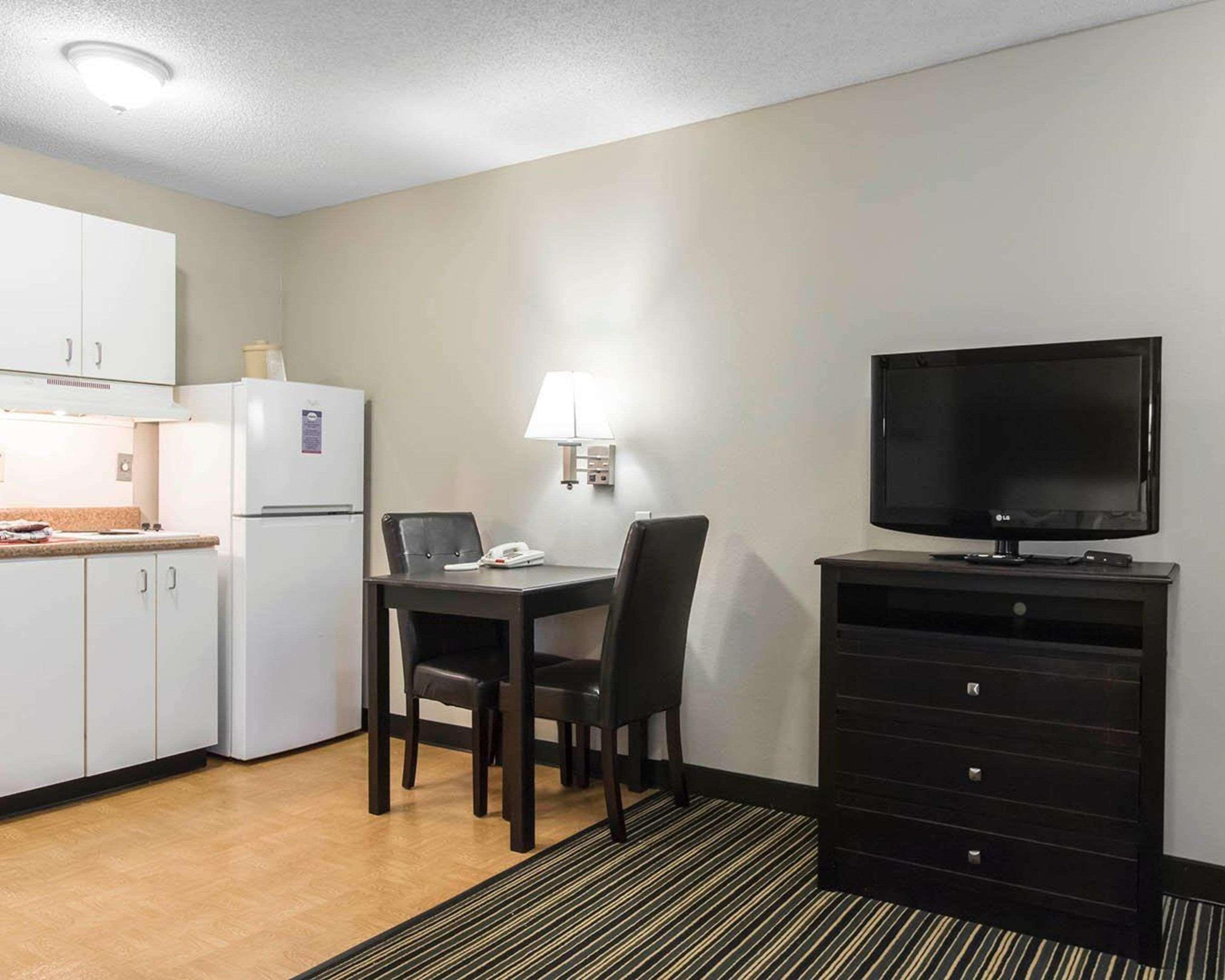 Suburban Extended Stay Hotel Naval Base Area Warrington Exteriör bild