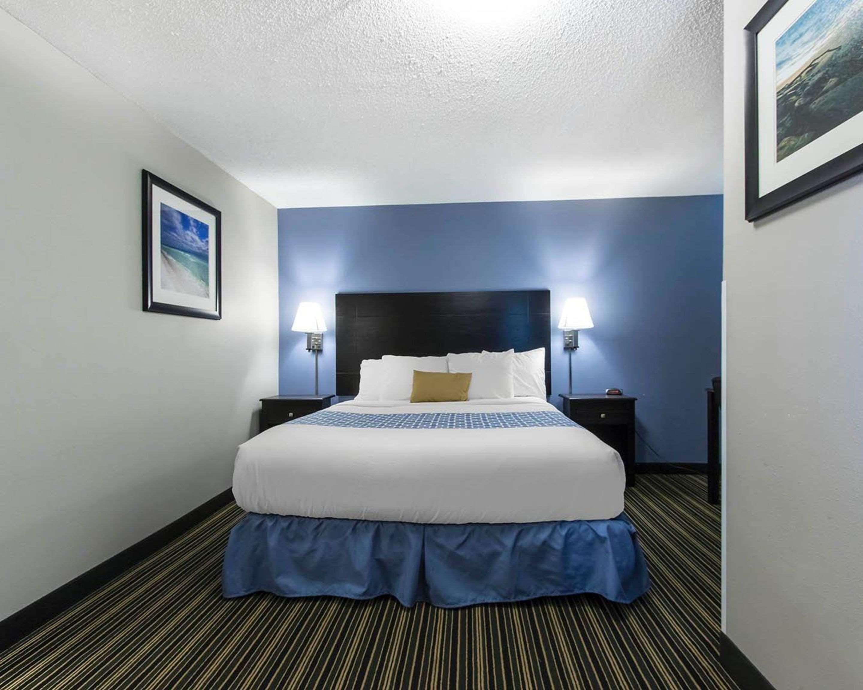 Suburban Extended Stay Hotel Naval Base Area Warrington Exteriör bild