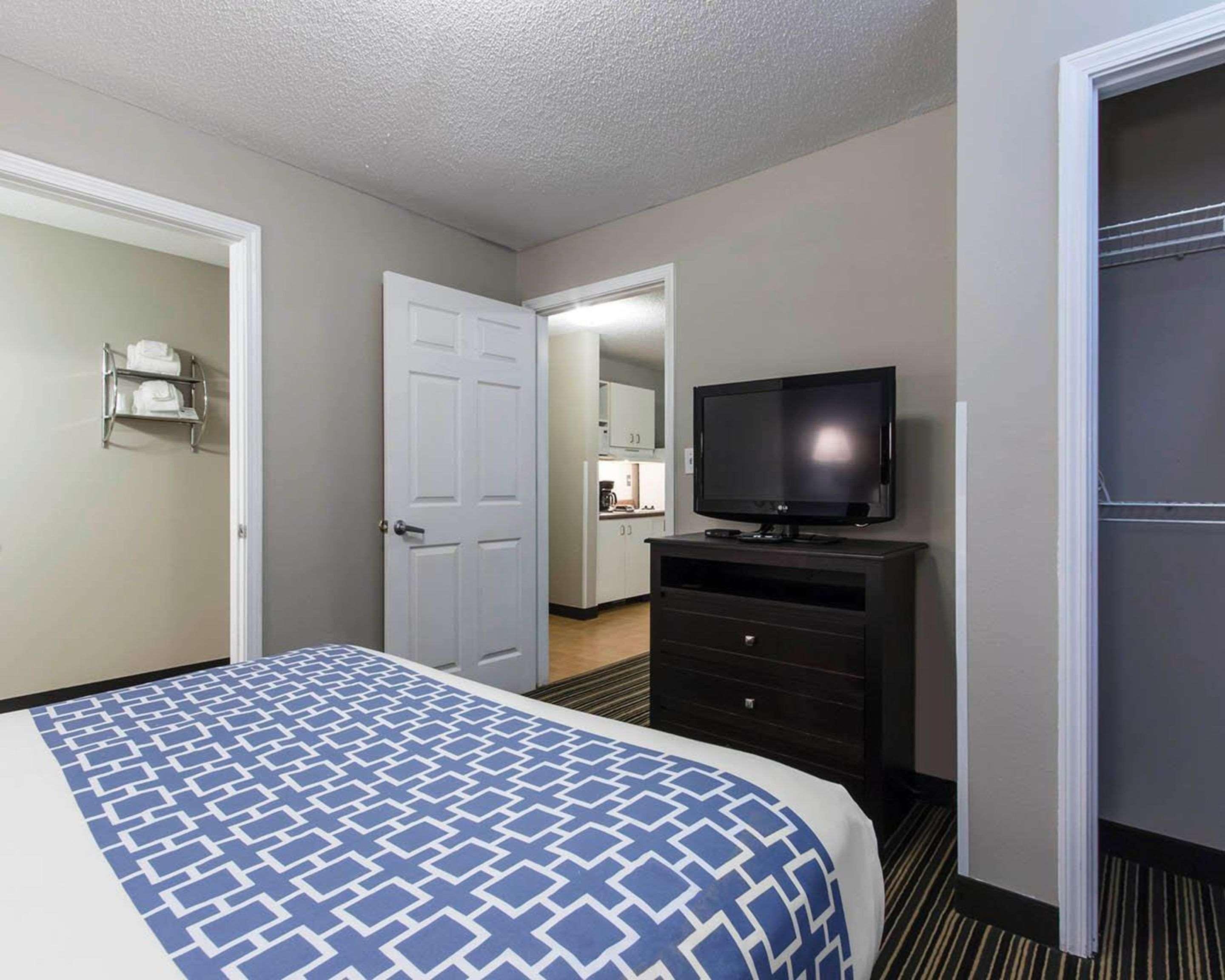Suburban Extended Stay Hotel Naval Base Area Warrington Exteriör bild