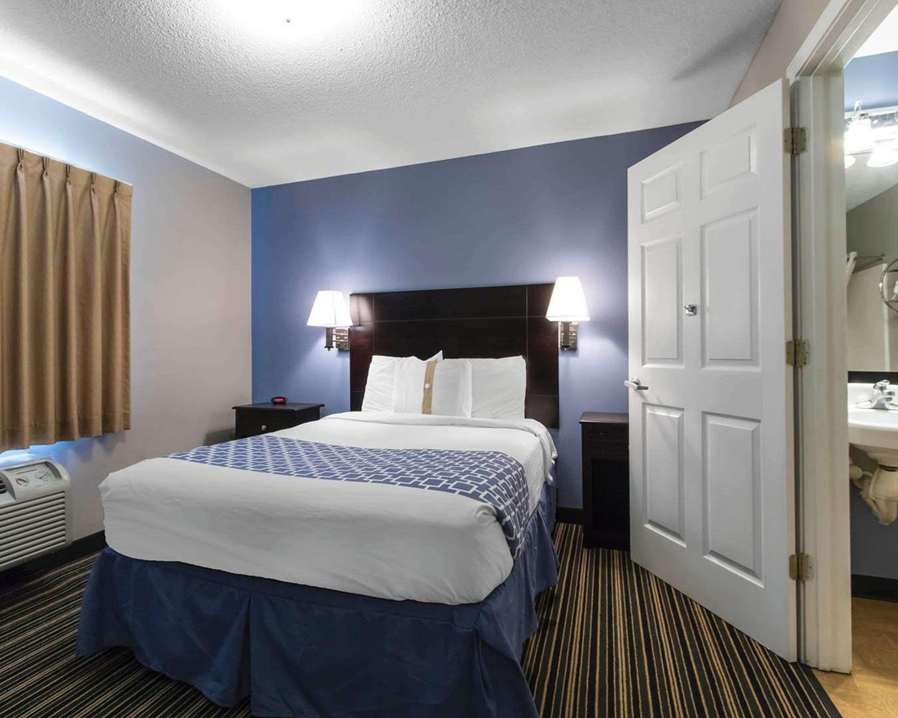 Suburban Extended Stay Hotel Naval Base Area Warrington Exteriör bild
